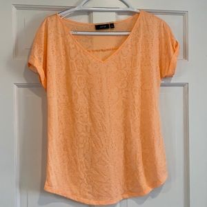 V-neck shirt with Cuffed Sleeves